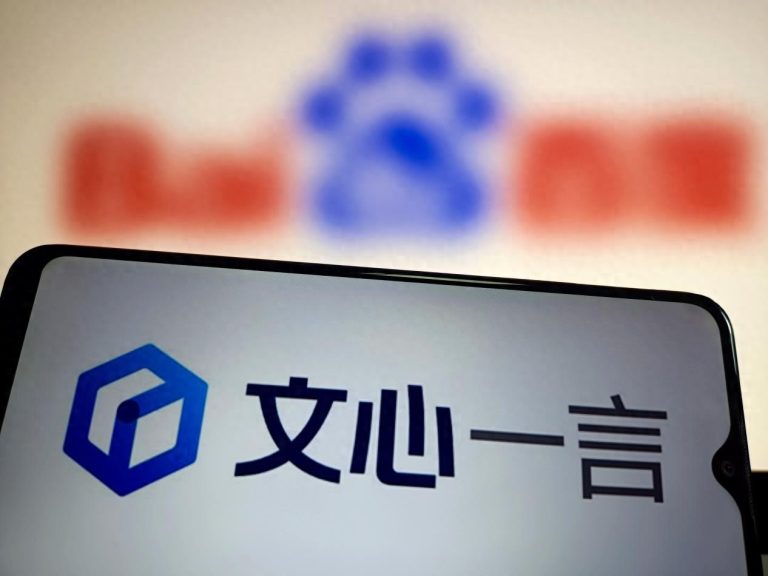 DeepSeek引发热潮!文心一言与ChatGPT双双推出免费服务! DeepSeek引发热潮!文心一言与ChatGPT双双推出免费服务!